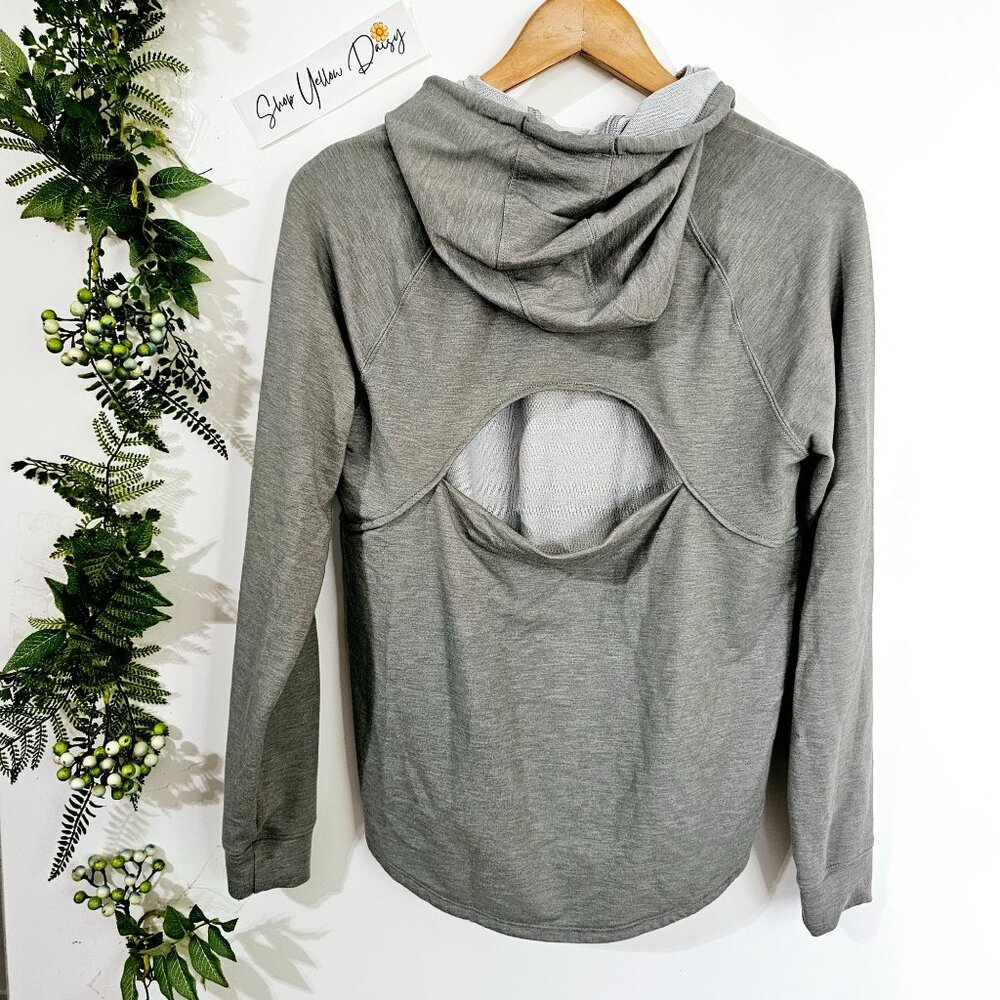 Under Armour Womens Loose Fit Hoodie With Back Cutout‎ Detail In Medium ~SW98.13